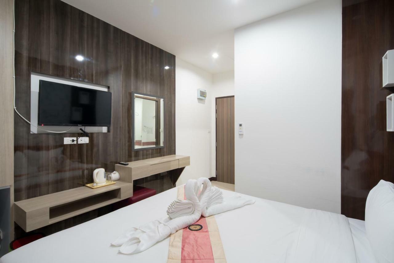 Baan Thai Beach Side Residence Patong Bagian luar foto